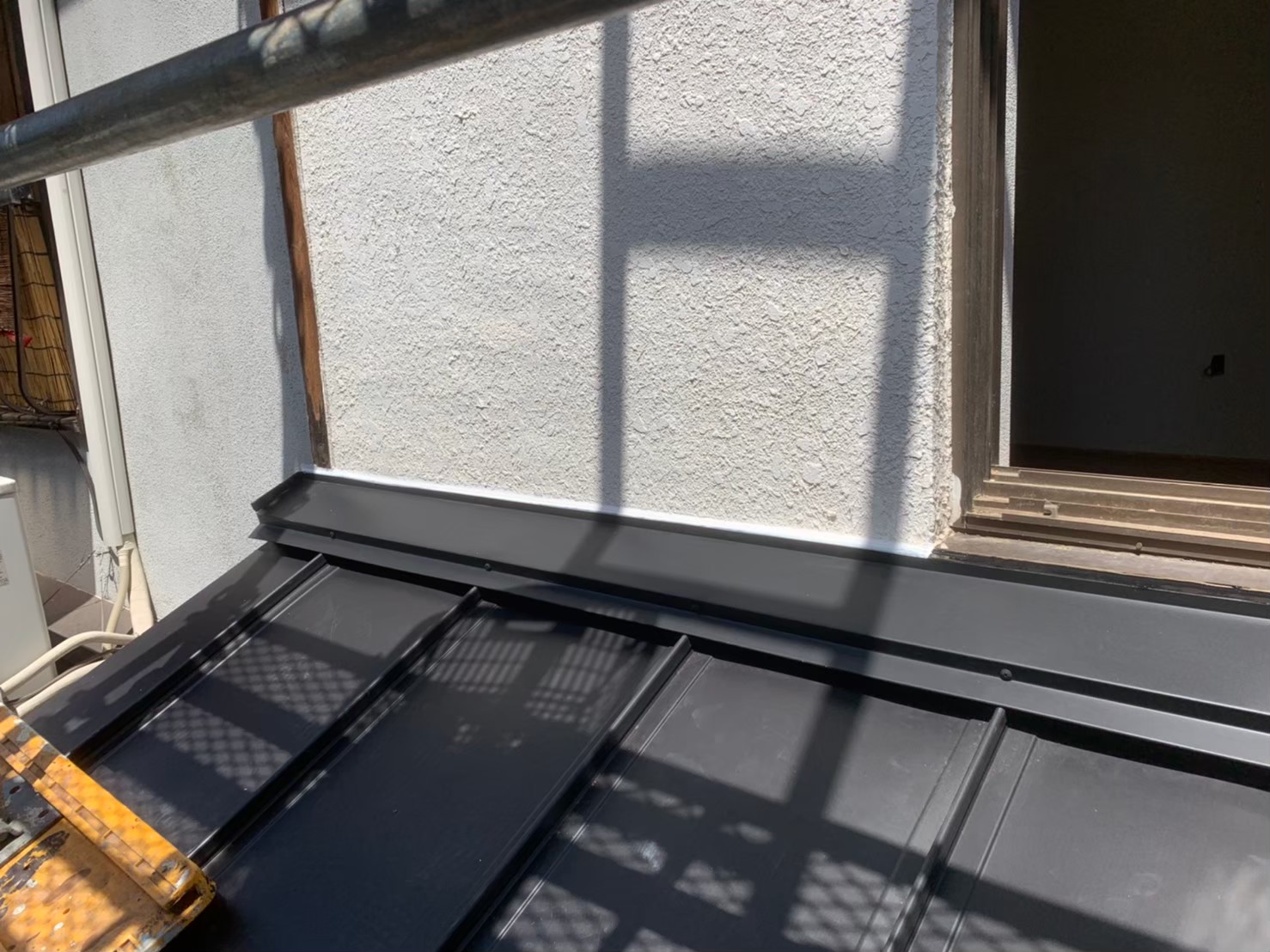 サッシ周りの雨押え板金